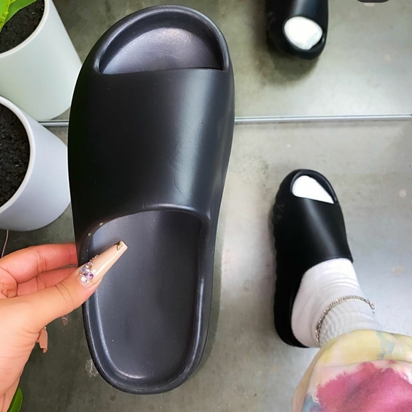 Shoes - 🆕️The Comfy Collection// Black slides